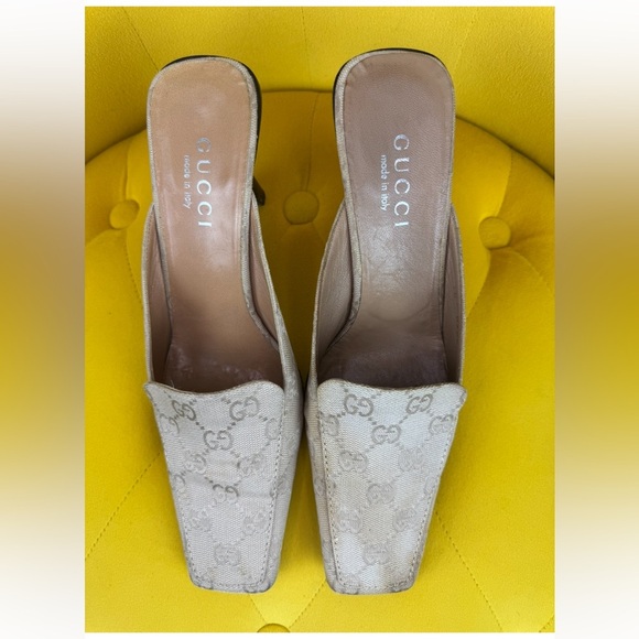 Gucci Cream Mules with Iconic Monogram Size 7 1/2 - Picture 1 of 10